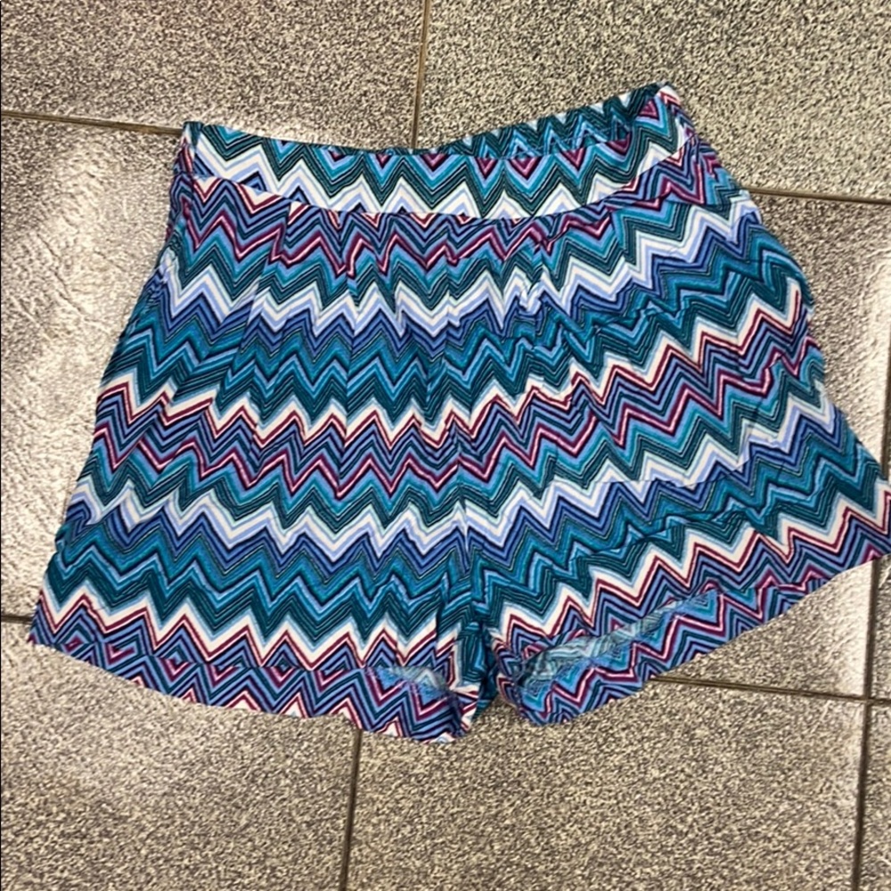 Chevron pattern shorts